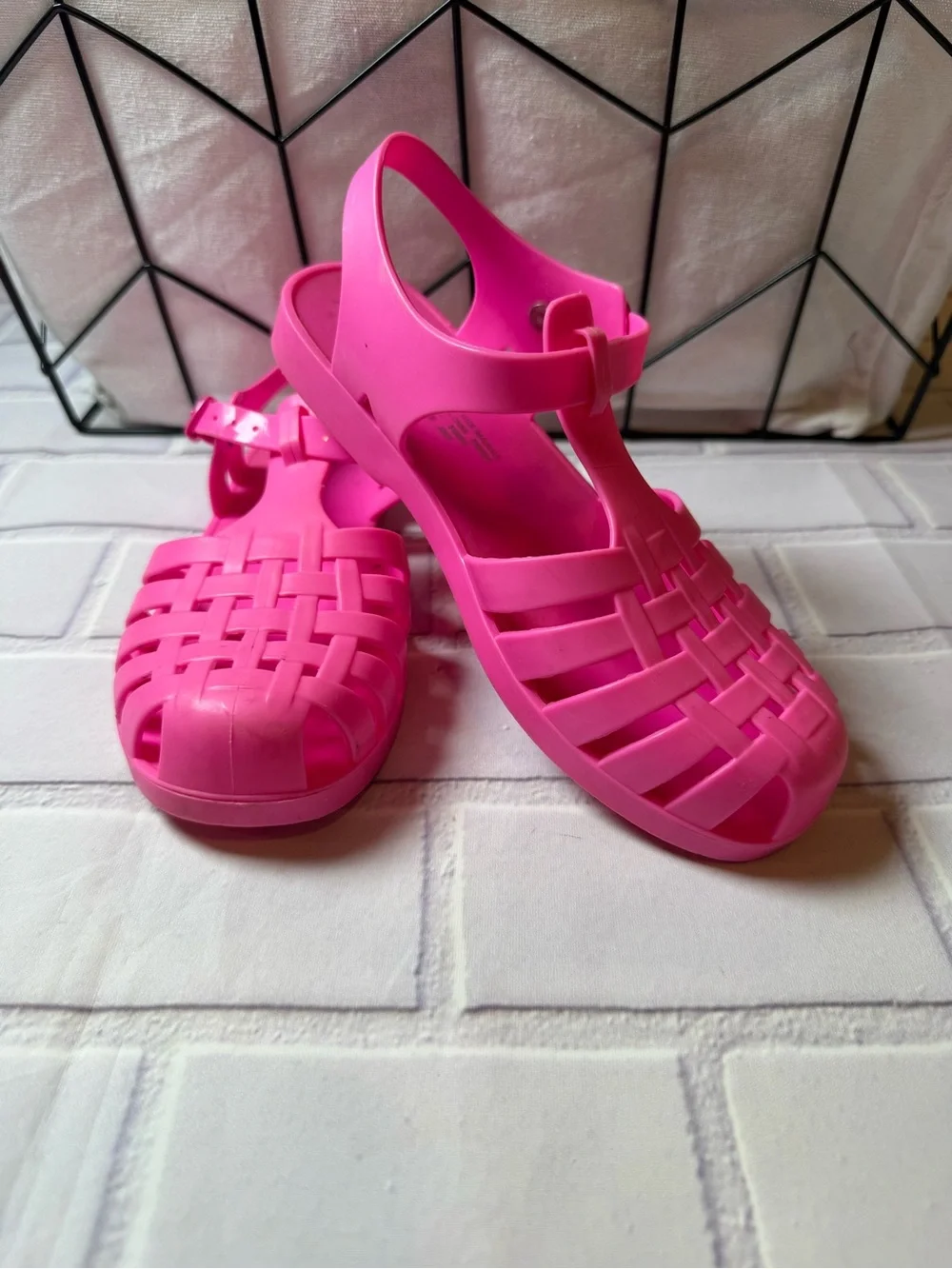 The Children’s Place Girls Jelly Sandals Size 2 Hot Pink Beach Water Shoes